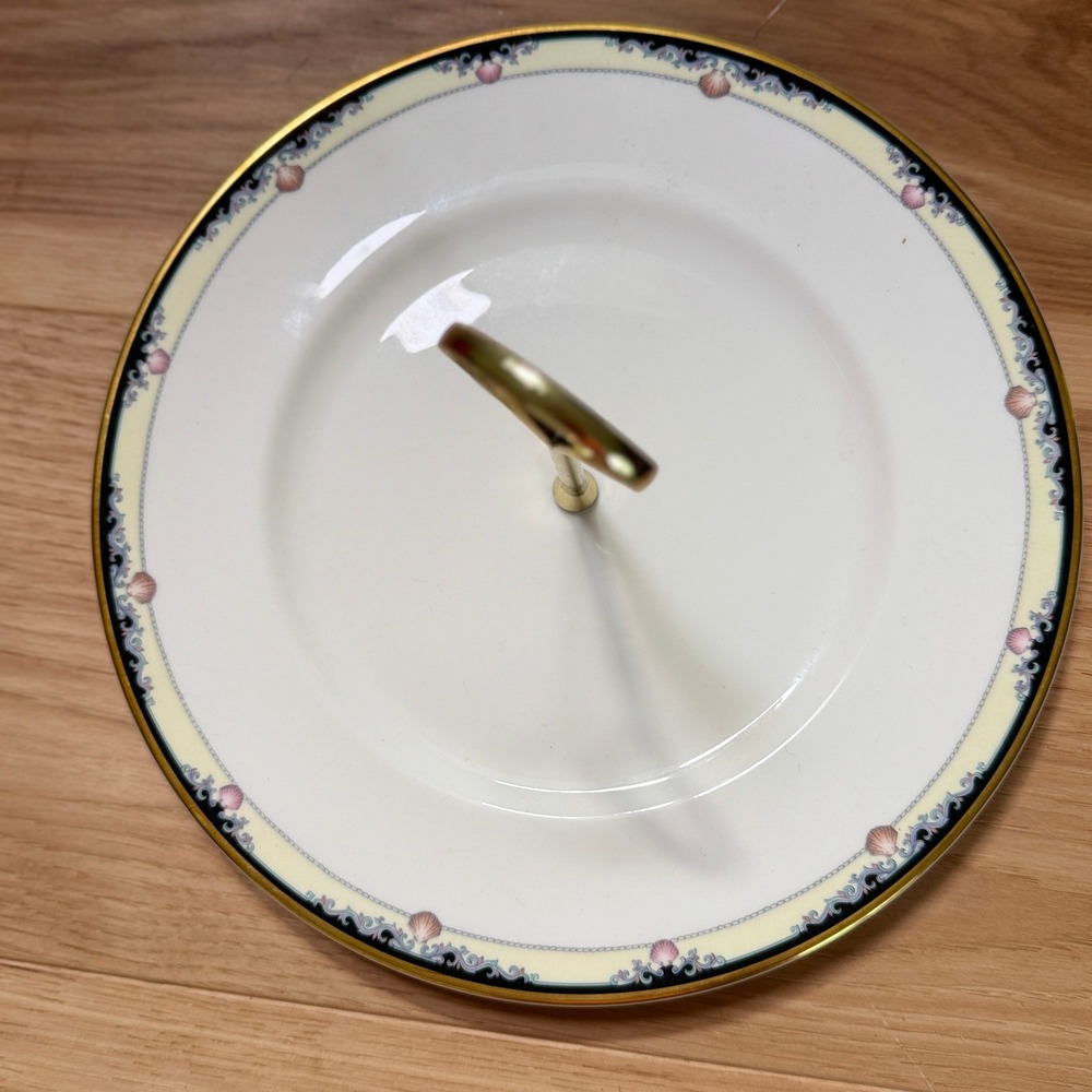 Royal Doulton "Rhodes" single-tier center-handle server 1985 Bone China Vintage